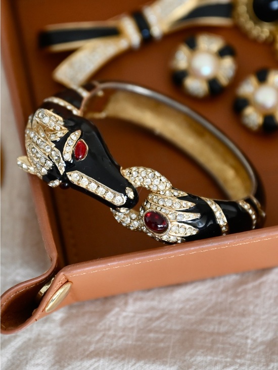 Ciner Jewelry - Vintage Ciner Zoo Animal Head Horse Holding Ring Red Glass Black Enamel Bangle